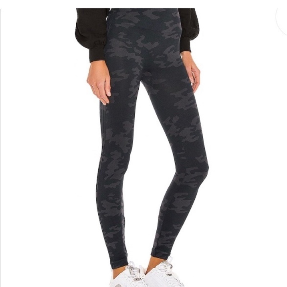 Spanx Look At Me Now Leggings size XS